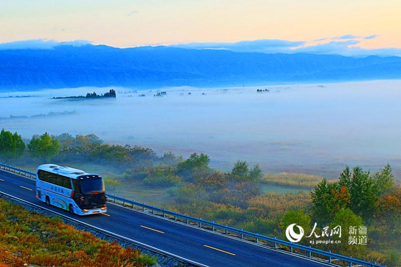 Thin mist falls over the Burqin of Altay region in Xinjiang Uygur Autonomous Region, making the small county look like a wonderland. (Photo/people.cn)