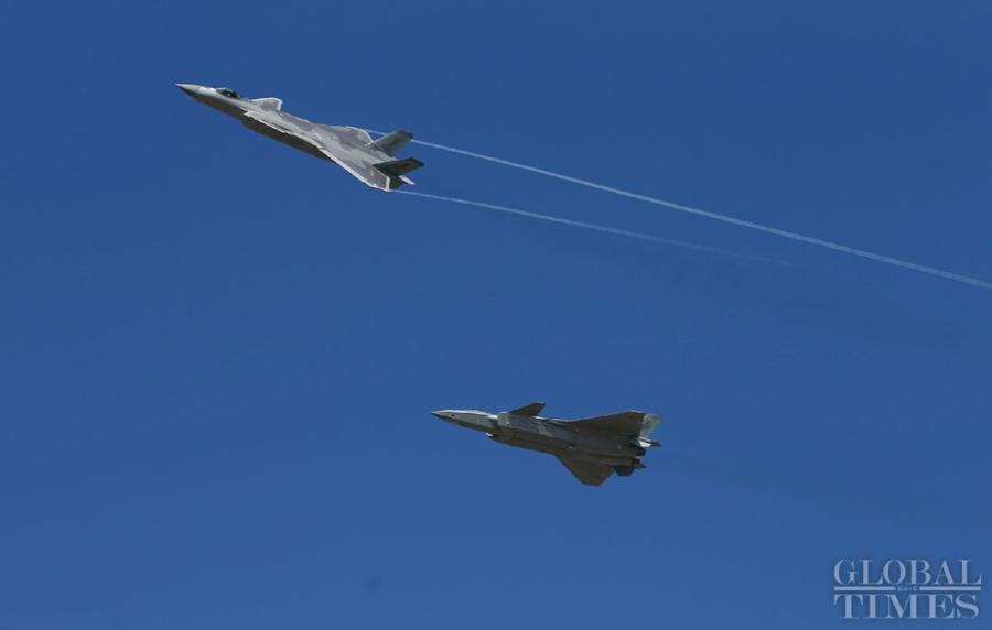 China\'s most advanced stealth fighter jet, the J-20, performs at the China International Aviation and Aerospace Exhibition which kicked off in Zhuhai, South China\'s Guangdong Province, on Nov. 6. The exhibition is scheduled to be held from Nov. 6 to 11. (Photos: Cui Meng/GT)