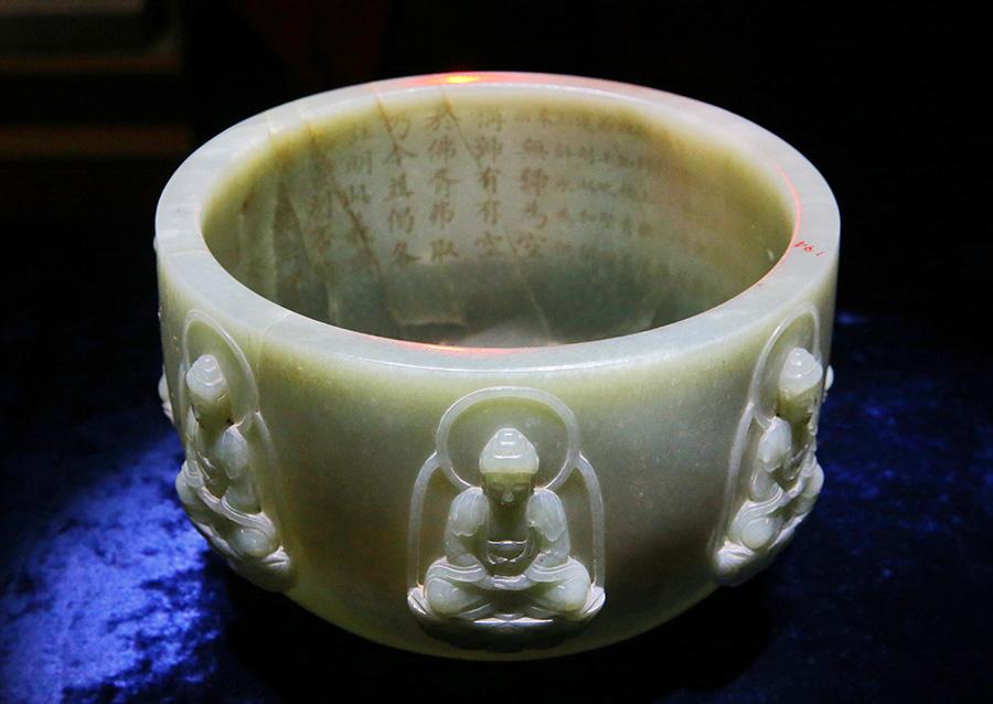 A selection of 93 jades from the holdings of the Summer Palace and the Institute of Qing History of Renmin University are on show at the Summer Palace\'s Dehe Garden through Dec. 8. (Photo/China Daily)