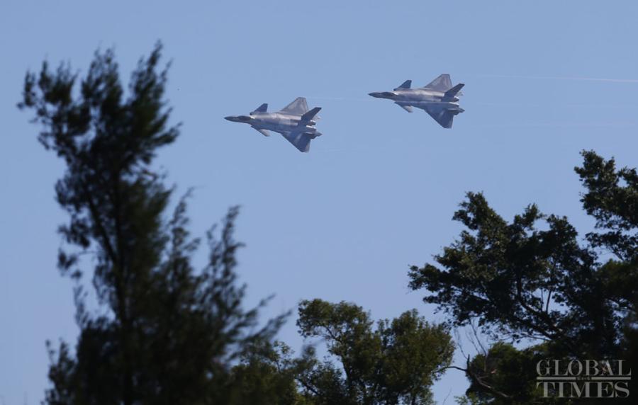 China\'s most advanced stealth fighter jet, the J-20, performs at the China International Aviation and Aerospace Exhibition which kicked off in Zhuhai, South China\'s Guangdong Province, on Nov. 6. The exhibition is scheduled to be held from Nov. 6 to 11. (Photos: Cui Meng/GT)