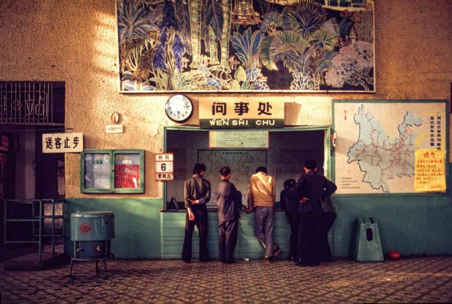 The waiting room at Kunming West Railway Station in Southwest China\'s Yunnan Province. (Photo by Jamie Fouss/provided to chinadaily.com.cn)