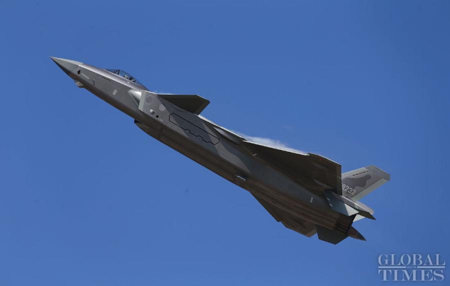 China\'s most advanced stealth fighter jet, the J-20, performs at the China International Aviation and Aerospace Exhibition which kicked off in Zhuhai, South China\'s Guangdong Province, on Nov. 6. The exhibition is scheduled to be held from Nov. 6 to 11. (Photos: Cui Meng/GT)