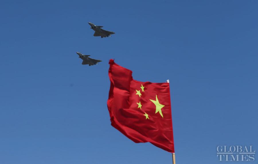 China\'s most advanced stealth fighter jet, the J-20, performs at the China International Aviation and Aerospace Exhibition which kicked off in Zhuhai, South China\'s Guangdong Province, on Nov. 6. The exhibition is scheduled to be held from Nov. 6 to 11. (Photos: Cui Meng/GT)