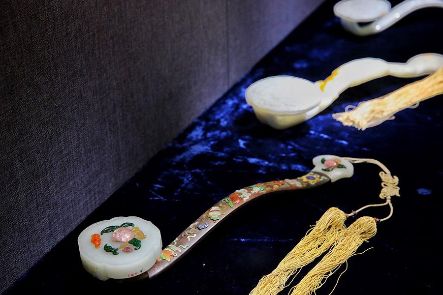 A selection of 93 jades from the holdings of the Summer Palace and the Institute of Qing History of Renmin University are on show at the Summer Palace\'s Dehe Garden through Dec. 8. (Photo/China Daily)