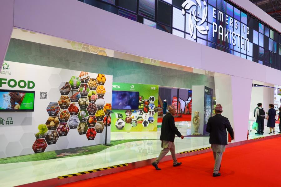 Pakistan
China has been Pakistan\'s largest trading partner for four consecutive years, and is also the country\'s largest source of imports and the third-largest export destination. (Photo/Xinhua)
In 2017, China-Pakistan trade totaled $20 billion, according to the statistics from the General Administration of Customs. The country\'s main exports to China include cotton products, grains, ore sands, ready-to-wear garments, animal leather, and medical equipment.
The China-Pakistan Economic Corridor, a trade corridor including roads, railways, oil, gas and cable channels, is a model project in the Belt and Road Initiative.
The corridor with a total investment of $19 billion is expected to drive the Pakistan economy to grow by 1 to 2 percentage points every year and create about 70,000 job opportunities.
For the CIIE, Pakistani enterprises bring food, agricultural products, clothing, and sports goods among other exhibits.
One of the highlights is the soccer balls produced in the country which have been used in the past two World Cups.