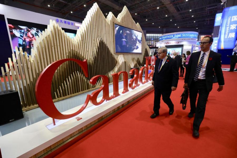 Canada
In 2017, Canada\'s GDP was about $1.65 trillion and it is the 10th largest economy in the world, according to the World Bank. (Photo/China Daily)
Sino-Canadian trade has become increasingly close in recent years. Last year, the bilateral trade volume between China and Canada was $51.76 billion, a year-on-year increase of 13.3 percent. China\'s exports to Canada totaled $31.39 billion, up 14.8 percent year-on-year, and China\'s imports from Canada amounted to $20.37 billion, up 11.1 percent compared with the previous year. The main commodities exported by China to Canada included telephones, fax machines, automatic data processing equipment and auto parts. The main commodities imported from Canada were rapeseed, wood pulp, wood and soybeans.
Canadian companies from various sectors, including intelligent and high-end equipment, medical equipment and medical care, food and agricultural products, participate in the Shanghai expo.