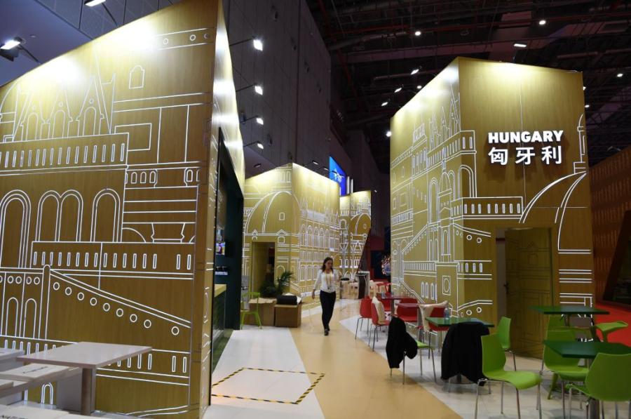 Hungary
In 2017, the bilateral trade volume between China and Hungary reached $10.13 billion, a year-on-year increase of 14.1 percent. (Photo/Xinhua)
The bilateral trade volume reached a record high and it marked the first year that the figure exceeded $10 billion.
Hungary is China\'s third-largest trading partner in Central and Eastern Europe, and China is also the country\'s largest trading partner outside the European Union.
Since 1984, China and Hungary have signed 22 economic and trade agreements, and Hungary is the first European country to sign a cooperation document with China regarding the Belt and Road Initiative.
China-Hungary bilateral trade is dominated by high value-added electromechanical and high-tech products, including motors, electrical equipment, machinery, vehicles, as well as optical, photographic and medical equipment.
Hungary is the only \