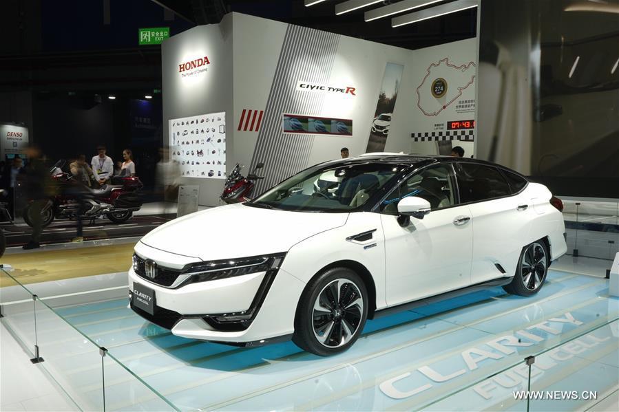 Photo taken on Nov. 7, 2018 shows a Honda Clarity Fuel Cell vehicle at the booth of Honda during the first China International Import Expo (CIIE) in Shanghai, east China. (Xinhua/Xing Guangli)