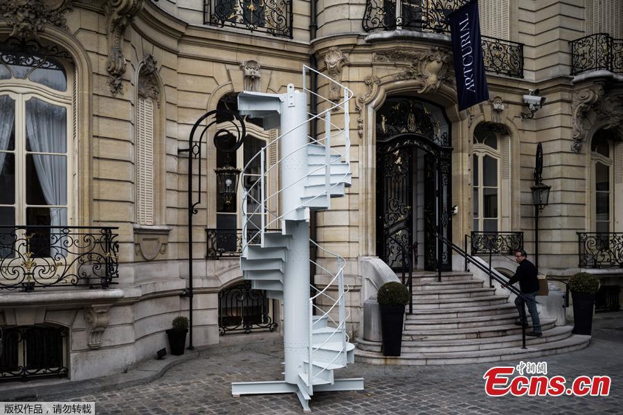 A man looks at section of stairs from the Eiffel Tower?s original structure displayed outside the Artcurial French auction house ahead of its forthcoming sale in Paris on November 8, 2018. (Photo /Agencies)