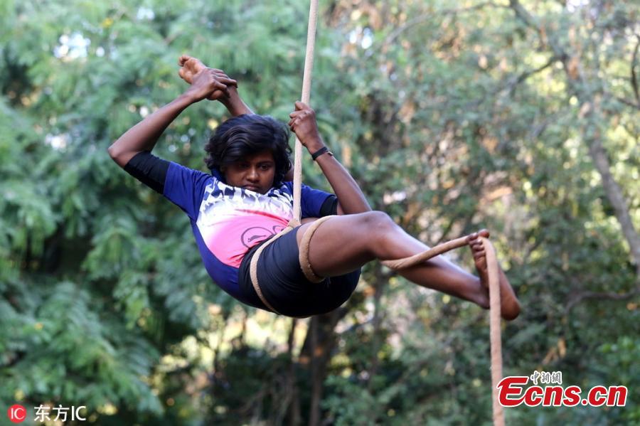 An Indian School child performs rope yoga ahead of children\'s day festival at a park, in Bangalore, India, 10 November 2018. Children\'s day, in India is celebrated every year on 14 November to increase the awareness of people towards the rights, care, and education of children. (Photo/IC)