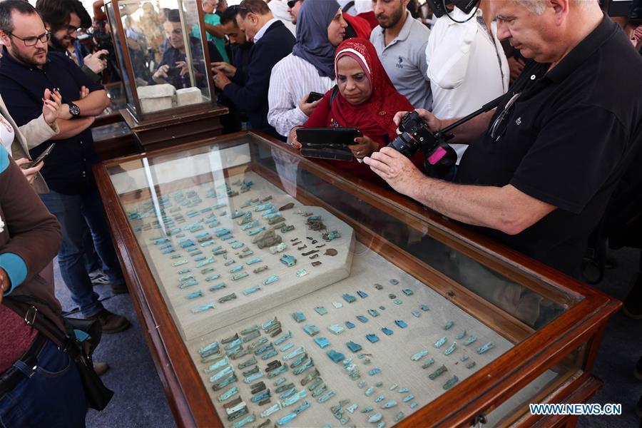 People look at the unearthed artifacts in Saqqara Necropolis, Giza Province, Egypt, on Nov. 10, 2018. Egypt\'s Minister of Antiquities Khaled al-Anany announced Saturday the discovery of seven pharaonic tombs in Saqqara Necropolis. (Xinhua/Ahmed Gomaa)