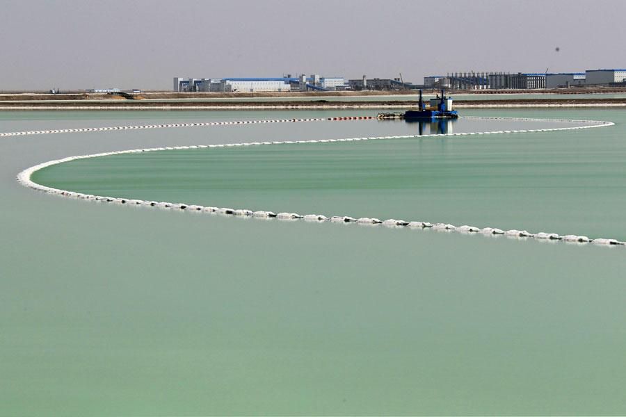 A salt lake in Xinjiang Uygur autonomous region. (Photo/chinadaily.com.cn)