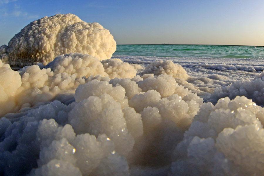 The salt mine at a lake in Xinjiang Uygur autonomous region. (Photo/chinadaily.com.cn)