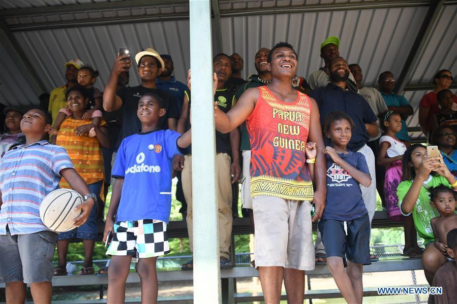 Citizens watch crocodile performance in Port Moresby, Papua New Guinea, on Nov. 10, 2018. Leaders from the Asia-Pacific economies are gathering in Port Moresby, the capital of Papua New Guinea for the Asia-Pacific Economic Cooperation (APEC) Leaders\' Week on Nov. 12-18. (Xinhua/Lui Siu Wai)