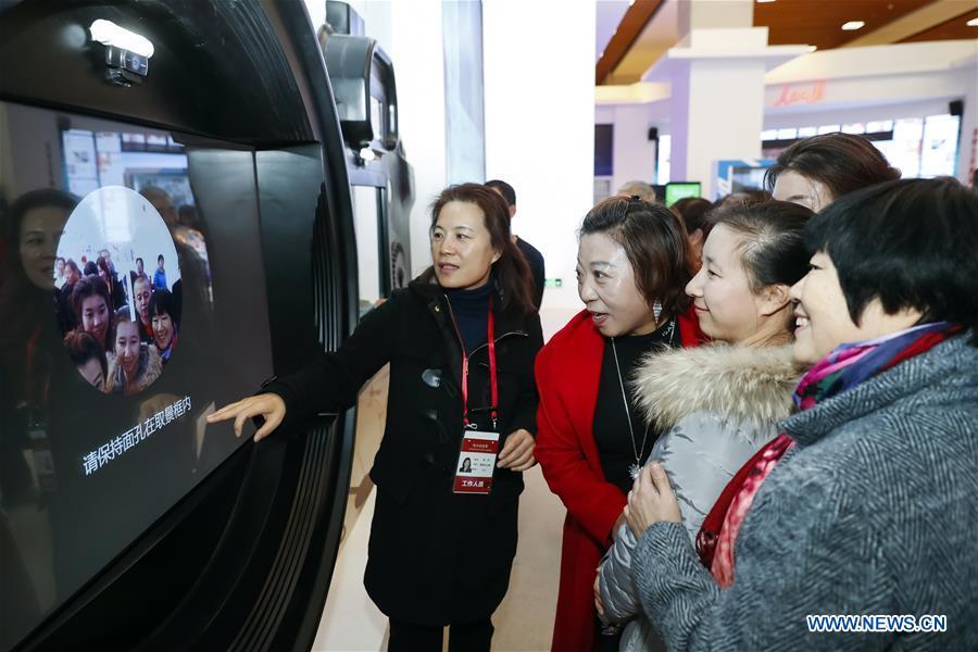 Visitors experience a postcard customize project of Xinhua News Agency during a major exhibition to commemorate the 40th anniversary of China\'s reform and opening-up at the National Museum of China in Beijing, capital of China, Nov. 20, 2018. (Xinhua/Shen Bohan)
