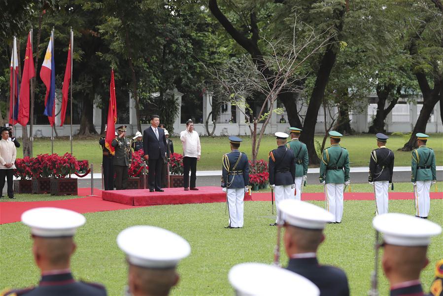 Chinese President Xi Jinping attends a welcome ceremony held by his Philippine counterpart Rodrigo Duterte before their talks in Manila, the Philippines, Nov. 20, 2018. (Xinhua/Ding Lin)