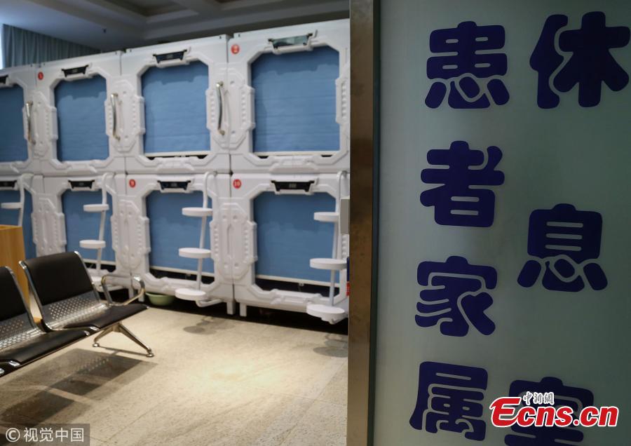 The Henan University No 1 Hospital in the city of Luoyang, Henan province has introduced a special area with sleeping pods for the family members of overnight patients. Family members at the hospital are allowed to stay for free and can get a key to a room containing 10 capsule pods, after approval from a nurse on duty. Each capsule, which is some two metres long and one metre wide and high, comes equipped with a phone so that visitors can speak to a member of medical staff at any time - even if it\'s in the early hours. There are also lockable storage cupboards for valuables, and a public area for people to sit and watch television. (Photo/VCG)