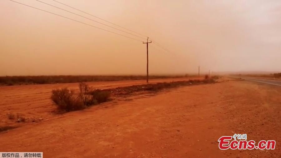 A road is shrouded in a cloud of dust as a dust storm descends upon West Broken Hill, New South Wales, Australia, November 20, 2018 in this still image taken from a video obtained from social media. (Photo/Agencies)