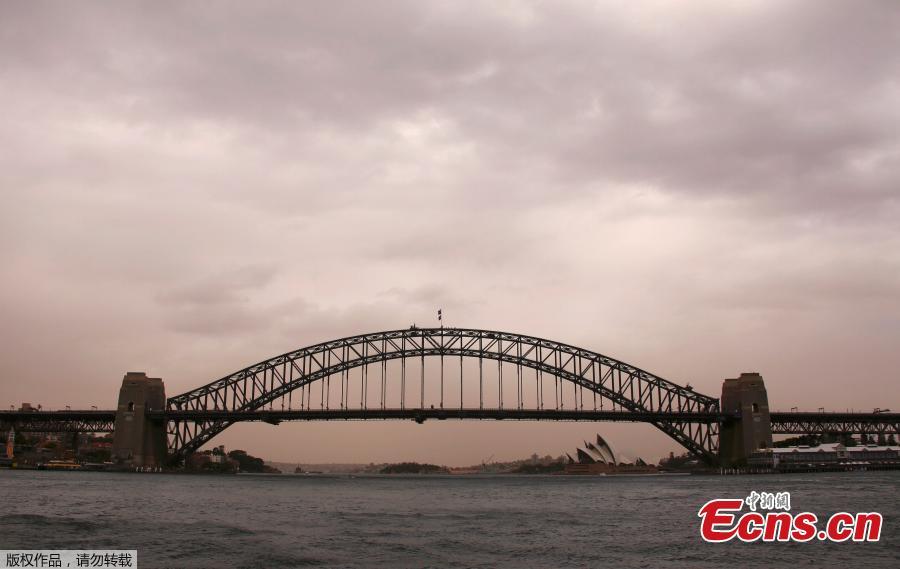 The Sydney Harbour Bridge and Sydney Opera House can be seen during a dust storm as it in descends upon the city of Sydney in Australia, November 22, 2018. (Photo/Agencies)
