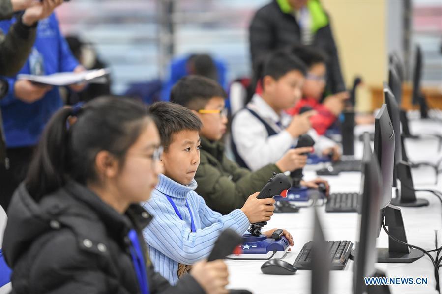 Students compete during the China Junior Flight Simulation Championships in Harbin, northeast China\'s Heilongjiang Province, Nov. 24, 2018. About 411 students of 46 teams took part in the two-day championships. (Xinhua/Wang Song)