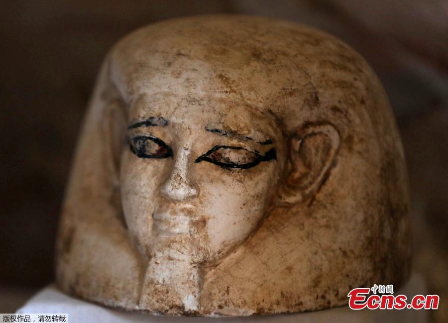 An artifact is displayed outside a newly discovered tomb at al-Assasif Necropolis in Luxor, Egypt November 24, 2018.(Photo/VCG)