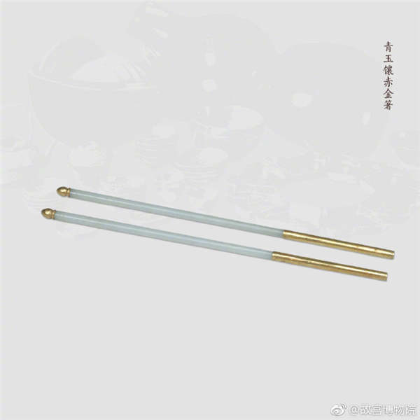 A pair of chopsticks made of gray jade inlaid with pink gold. (Photo/Official Weibo account of the Palace Museum)