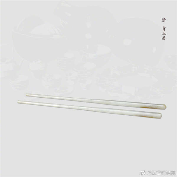 A pair of gray jade chopsticks, from the Qing Dynasty. (Photo/Official Weibo account of the Palace Museum)