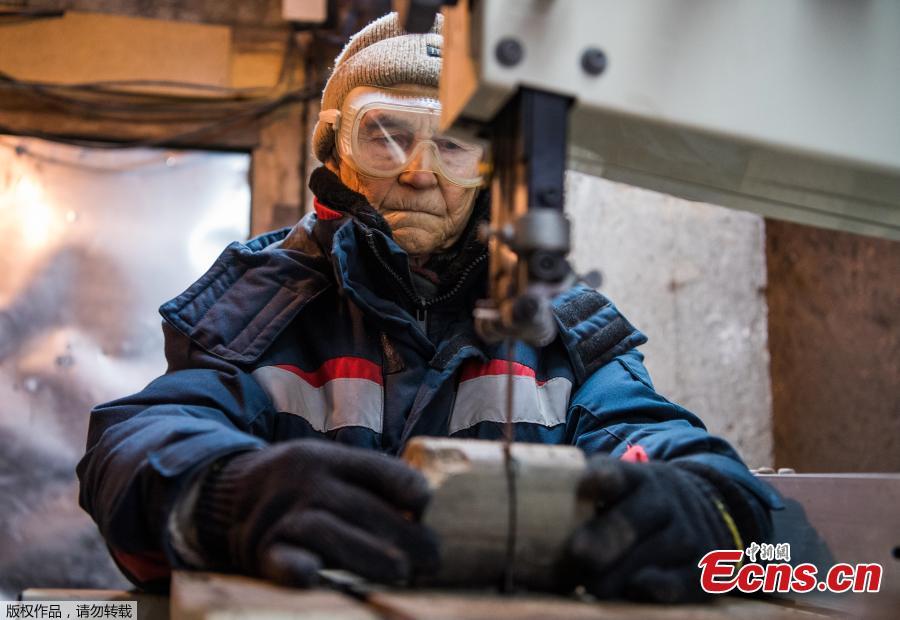 A scientist works with permafrost samples in an underground laboratory of the Melnikov Permafrost Institute in the eastern Siberian city of Yakutsk in Russia on November 26, 2018. (Photo/Agencies)