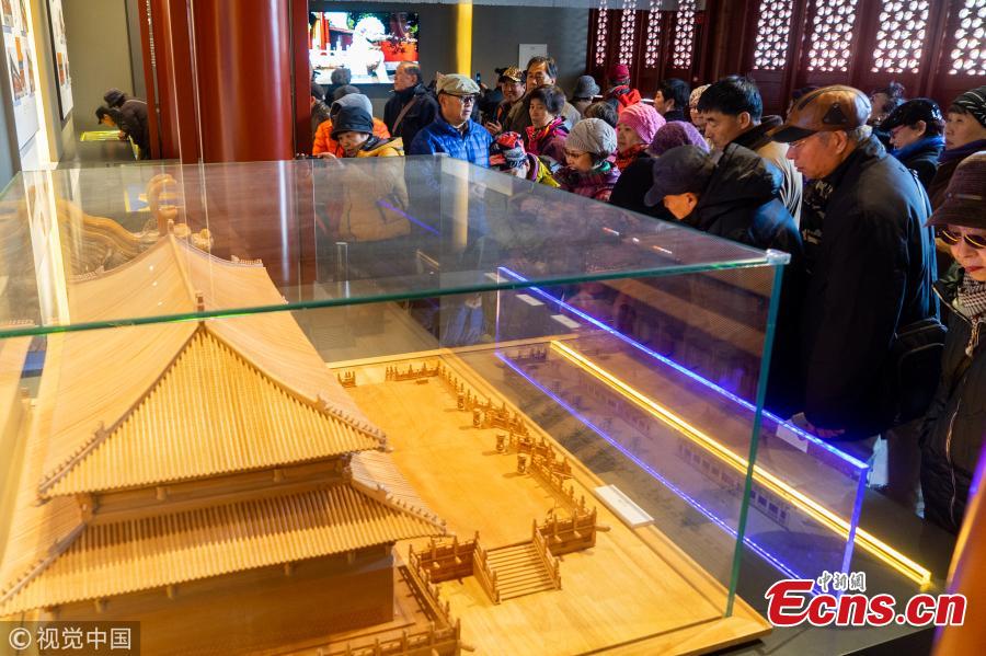 Shouhuang Palace in Jingshan Park, the second largest architectural complex on the central axis of Beijing, opened to the public in November, 2018 after four-year renovation. The latest renovation of the architecture began in 2014, which helped to restore the complex to its original look. Shouhuang Palace was first built in 1749 in the Qing Dynasty during the reign of Emperor Qianlong (1711-1799). Its total area of over 21,000 square meters is only surpassed by the Forbidden Palace, and it was the last architectural complex on the city\'s central axis to open to the public. Jingshan Park was one of the 14 heritage spots the city decided to include in the application for the central axis to become a World Cultural Heritage Site, and its renovation became a major project during this process. At present, the central axis has been included on the tentative list of the World Cultural Heritage Sites.(Photo/VCG)