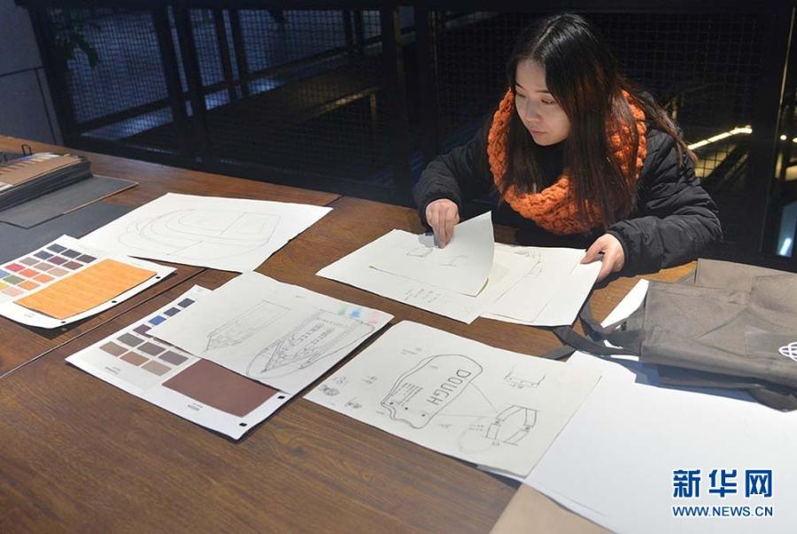 The platform collaborates with some arts colleges to set up an alliance of designers, aiming to build a base to train high-end talent. (Photo/Xinhua)