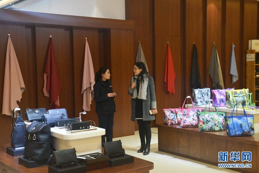 The spring of 2014 sees a strategy to coordinate development in the Beijing-Tianjin-Hebei region. Some 3,000 vendors from Beijing move their businesses to Baigou. From that time, the town sets a goal to build a key base for trade logistics. (Photo/Xinhua)