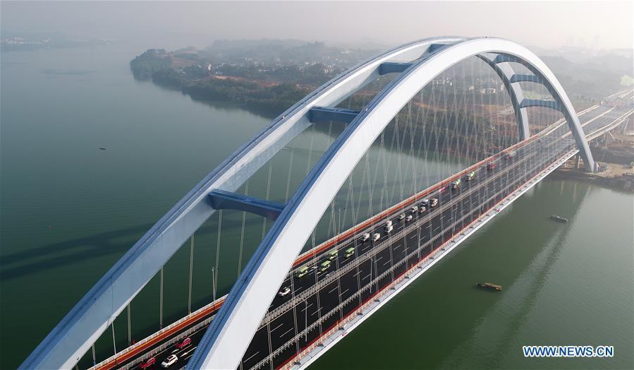 Aerial photo taken on Nov. 27, 2018 shows the Guantang bridge in Liuzhou, south China\'s Guangxi Zhuang Autonomous Region. The bridge, spanning over a distance of 457 meters, opened to traffic on Tuesday. (Xinhua/Li Hanchi)