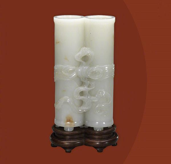 A gray jade paired flower receptacle from the Qing Dynasty. (Photo/Official Weibo account of the Palace Museum)