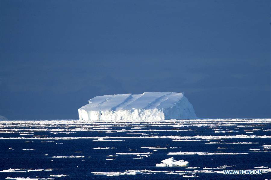 Photo taken on Nov. 25, 2018 shows iceberg seen from China\'s research icebreaker Xuelong in a floating ice area in Southern Ocean. China\'s research icebreaker Xuelong has entered a floating ice area in the Southern Ocean to avoid a cyclone. It is scheduled to reach the Zhongshan Station in Antarctica on Nov. 30. Also known as the Snow Dragon, the icebreaker carrying a research team set sail from Shanghai on Nov. 2, beginning the country\'s 35th Antarctic expedition which will last 162 days and cover 37,000 nautical miles (68,500 km). (Xinhua/Liu Shiping)