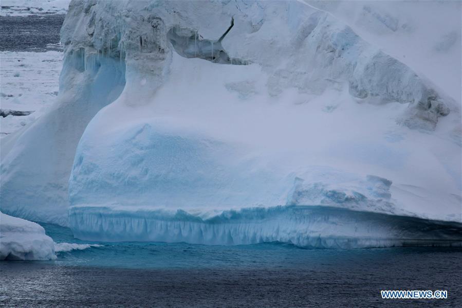 Photo taken on Nov. 26, 2018 shows iceberg seen from China\'s research icebreaker Xuelong in a floating ice area in Southern Ocean. China\'s research icebreaker Xuelong has entered a floating ice area in the Southern Ocean to avoid a cyclone. It is scheduled to reach the Zhongshan Station in Antarctica on Nov. 30. Also known as the Snow Dragon, the icebreaker carrying a research team set sail from Shanghai on Nov. 2, beginning the country\'s 35th Antarctic expedition which will last 162 days and cover 37,000 nautical miles (68,500 km). (Xinhua/Liu Shiping)