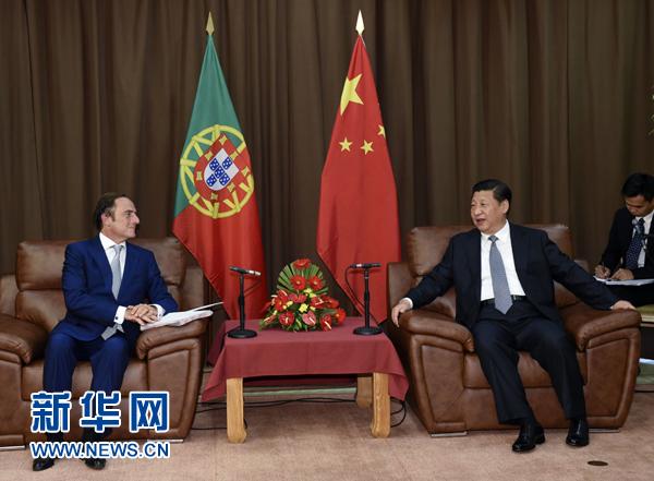 President Xi Jinping meets with Paulo Portas, then-Portuguese deputy prime minister and representative of then President Anibal Cavaco Silva in Terceira Island, Portugal, July 24, 2014. (Photo/Xinhua)
July 2014
President Xi Jinping made a stopover on the western Portuguese island of Terceira on his way back to Beijing, after he finished a state visit to Cuba.