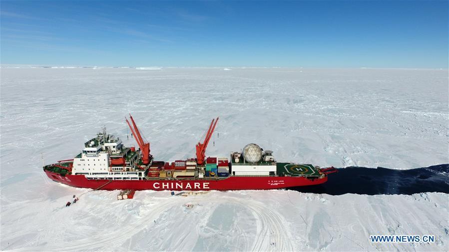 Aerial photo taken on Dec. 3, 2018 shows China\'s research icebreaker Xuelong in Antarctica. China\'s research icebreaker Xuelong, also known as the Snow Dragon, is now 44 kilometers away from the Zhongshan station. Unloading operations have been carried out after the routes were determined. (Xinhua/Liu Shiping)