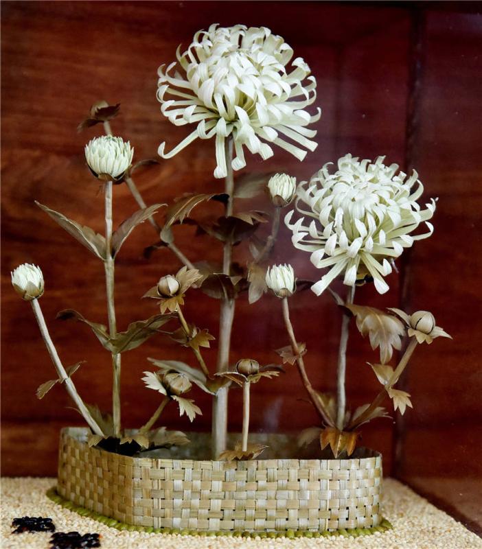 The technique uses dried stalks from crops such as corn skins. (Photo provided to chinadaily.com.cn)