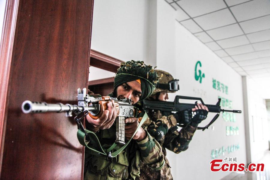 The anti-terrorism training drill between Chinese and Indian armies is underway in Chengdu, Southwest China’s Sichuan Province. Codenamed \