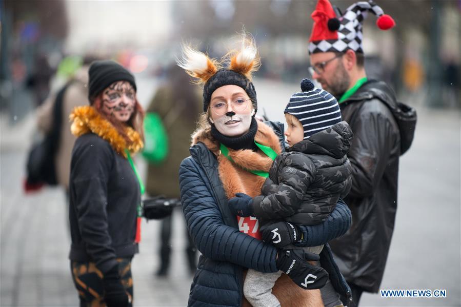 People attend the annual Christmas Run in Vilnius, Lithuania, on Dec. 16, 2018. About 3,500 people attended this year\'s race. (Xinhua/Alfredas Pliadis)
