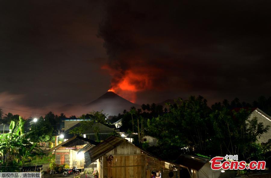 Mount Soputan spews hot ash as seen from Minahasa, Indonesia, Dec. 16, 2018. Mount Soputan, on the northern part of Sulawesi island, erupted twice Sunday morning, said the national disaster agency\'s spokesman, Sutopo Purwo Nugroho. It ejected columns of thick ash as high as 7,500 meters into the sky. (Photo/Agencies)