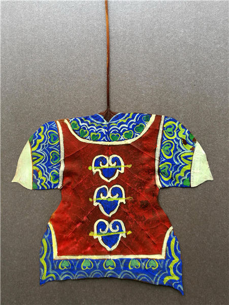 With scissors and paints, schoolchildren transform fallen tree leaves into colorful Chinese costumes in Suzhou, East China\'s Jiangsu Province, on Dec. 11, 2018. (Photo/Asianewsphoto)