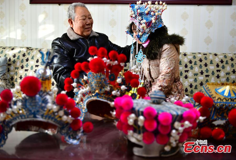 Now in his seventies, Zhou Genglan shows his handmade headpieces used in traditional operas in Shijiazhuang City, North China\'s Hebei Province, Dec. 18, 2018. Traditional headdresses had significant historical and cultural meaning in operas. (Photo: China News Service)
