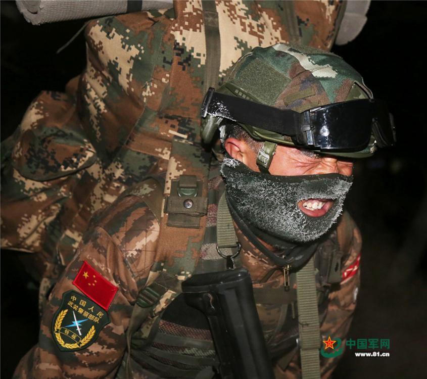 An armed police unit in northwestern China’s Ningxia Hui Autonomous Region recently conducted a 10-kilometer run while fully armed, in temperatures of minus 20 degrees Celsius. The soldiers\' hair, eyelashes, and masks were covered with a thin layer of ice after the long training session, showcasing their tenacity and spirit to challenge the limits. (Photo/www.81.cn)