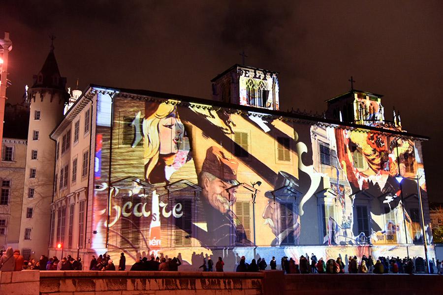 Traditional buildings in Lyon are decorated with amazing colors and patterns in celebration of the annual Lyon Festival of Lights. (Photo/chinadaily.om.cn)