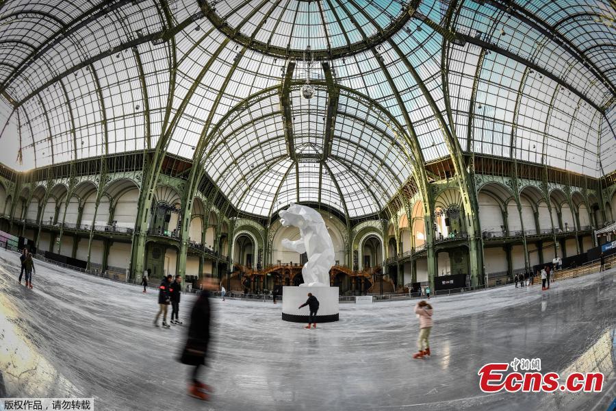 People ice skate at the Grand Palais in Paris, Dec. 17, 2018. The Grand Palais skating rink opens to the public during Christmas holidays and is the largest temporary ice rink created in France. Debuted in 1900 in time for the World\'s Fair, the Grand Palais is one of Paris\' most beautiful and recognizable structures. (Photo/Agencies)