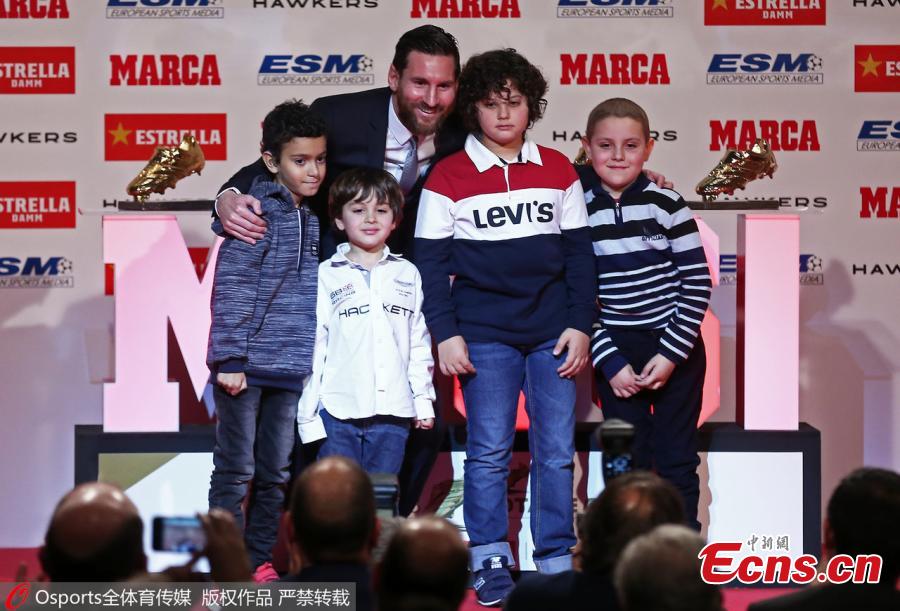 Lionel Messi is awarded the European Golden Shoe of the 2017/18 season in Barcelona, December 18, 2018. (Photo/Osports)