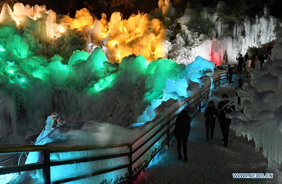 Tourists admire icicles at Dadunxia scenic spot in Linxia Hui Autonomous Prefecture, northwest China\'s Gansu Province, Dec. 16, 2018. (Xinhua/Shi Youdong)