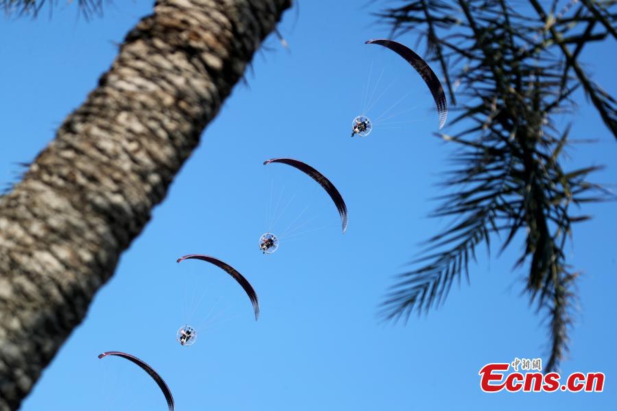 Paratroopers from the Qatari armed forces take part in Qatar\'s National Day celebrations in Doha, Qatar, Dec. 18, 2018. (Photo/Agencies)