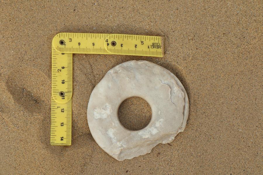 47 heritage sites and more than 70 pieces of relics were found at the middle and lower reaches of the Keriya River in Northwest China\'s Xinjiang Uygur autonomous region. (Photo provided to chinadaily.com.cn)